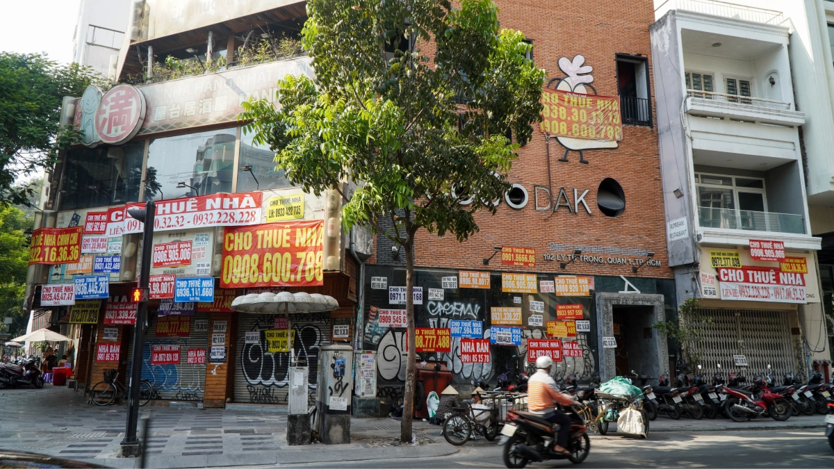 Nhà mặt phố hạ giá thuê nhưng vẫn ít khách