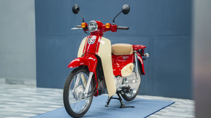 Honda Super Cub Hello Kitty đã 'cập bến' Việt Nam