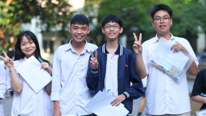 Thí sinh bước vào ngày thi tốt nghiệp THPT thứ hai