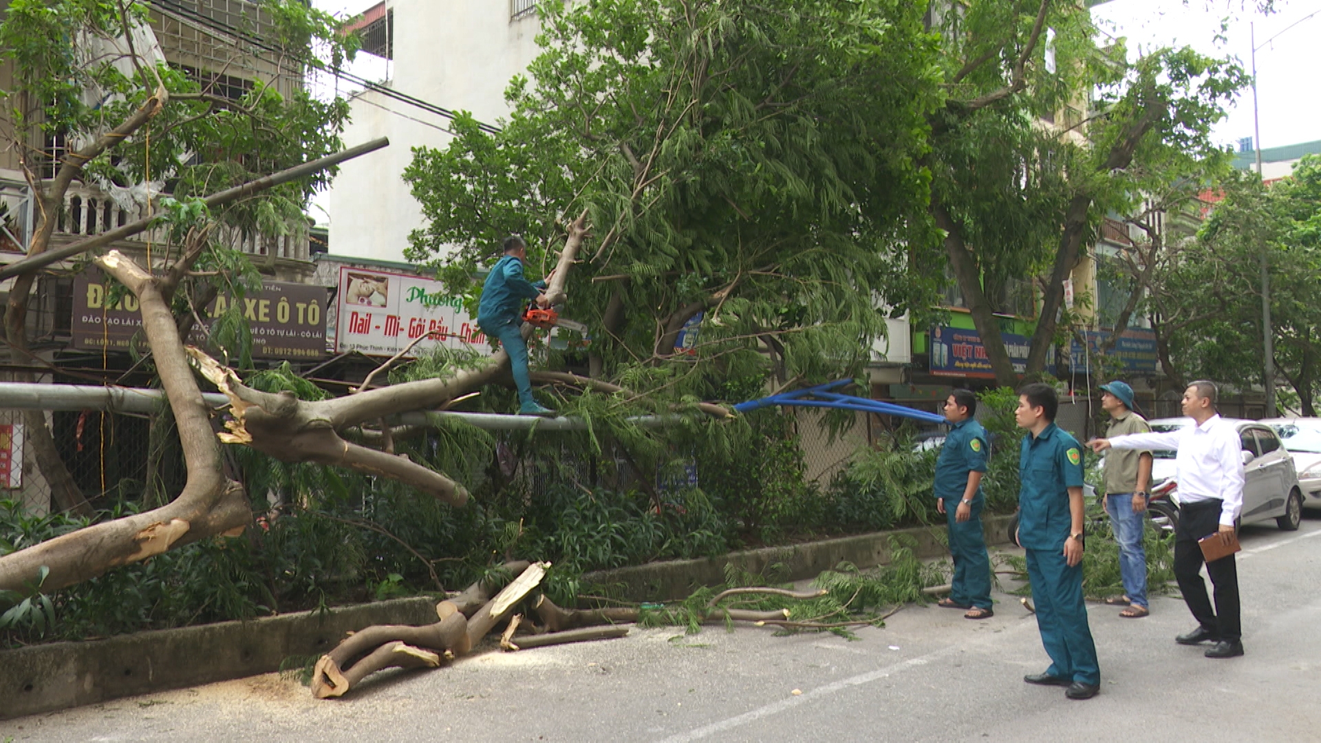 Người dân chủ động đảm bảo an toàn trước mưa bão