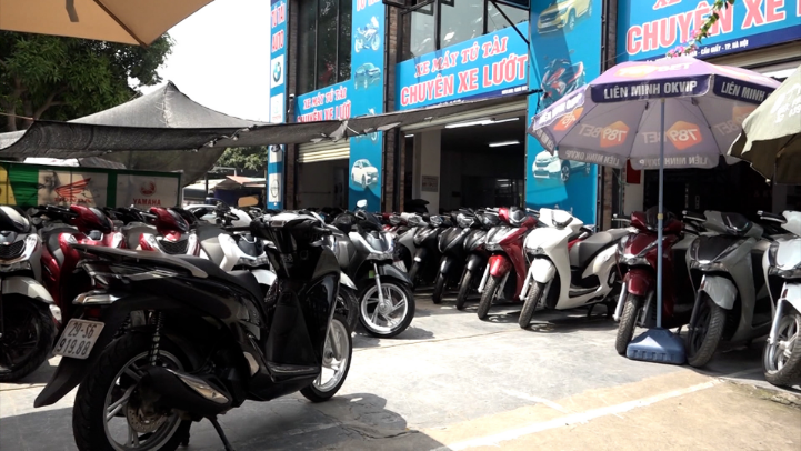 Chợ xe máy cũ 'ảm đạm' sau lệnh cấm xe xăng, dầu