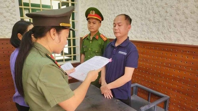 Bắt tạm giam phóng viên lừa đảo chiếm đoạt tài sản