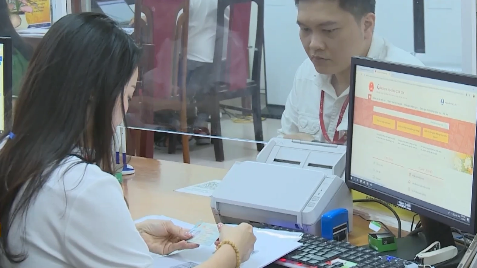 Thủ tục nhanh gọn, người dân phấn khởi