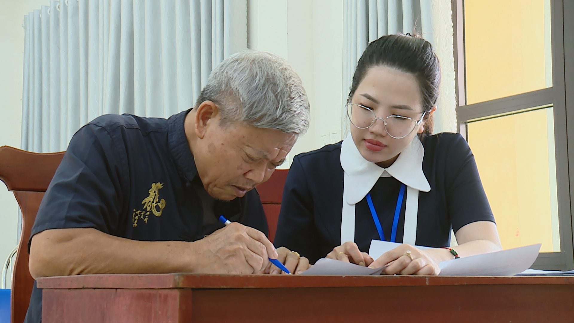 Sát dân trong cấp giấy quyền sử dụng đất