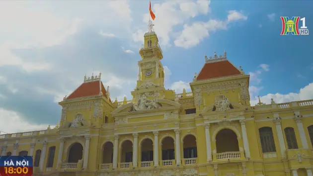 Thú vị tour tham quan trụ sở UBND TP. HCM