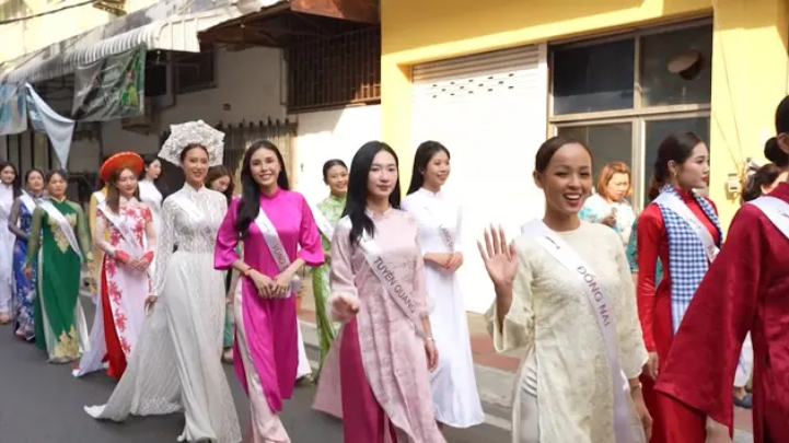 Trình diễn quảng bá áo dài Việt Nam tại Thái Lan