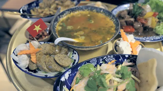 Hương vị Hà Nội giữa lòng Brussels | Người Việt 5 châu | 20/04/2024
