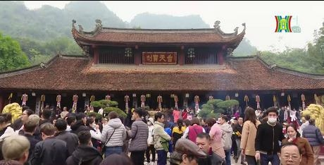 Người dân phấn khởi trẩy hội sau hơn 2 năm COVID-19