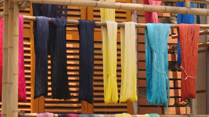 Dáng lụa tơ trên phố