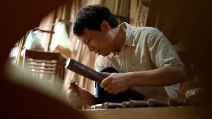 Nghệ nhân Hà Nội: Nét chạm hoa văn