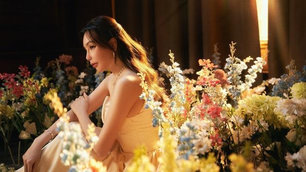 Hồ Quỳnh Hương đẹp và thơ khi hát nhạc Xuân Phương