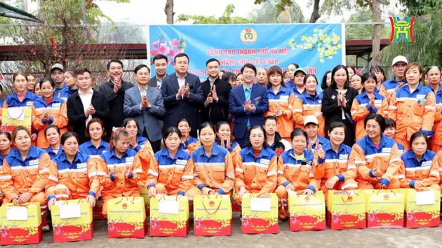 Ấm áp những món quà Công đoàn cuối năm