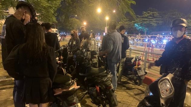 Lực lượng 141 trắng đêm vây bắt 'quái xế' trong dịp lễ