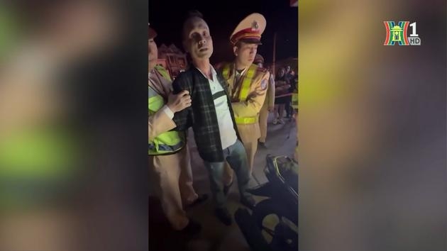 Người đàn ông say xỉn tông trọng thương cảnh sát giao thông