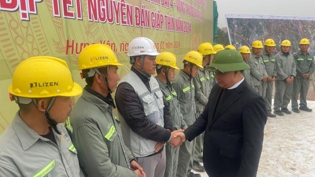 Bí thư Thành uỷ động viên công nhân thi công vành đai 4

