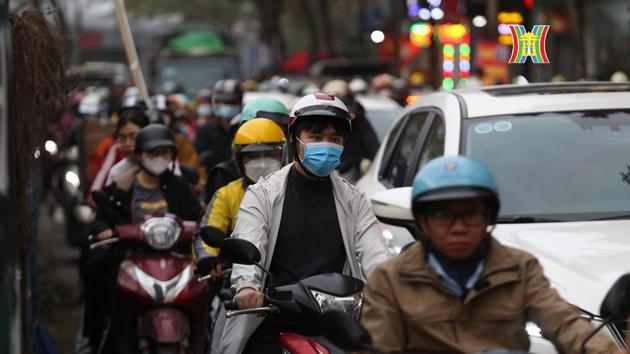 Dòng người đổ về quê ăn Tết, cửa ngõ Thủ đô ùn tắc