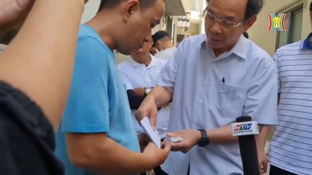 Bí thư Thành uỷ TP.HCM thăm hỏi gia đình các nạn nhân vụ cháy