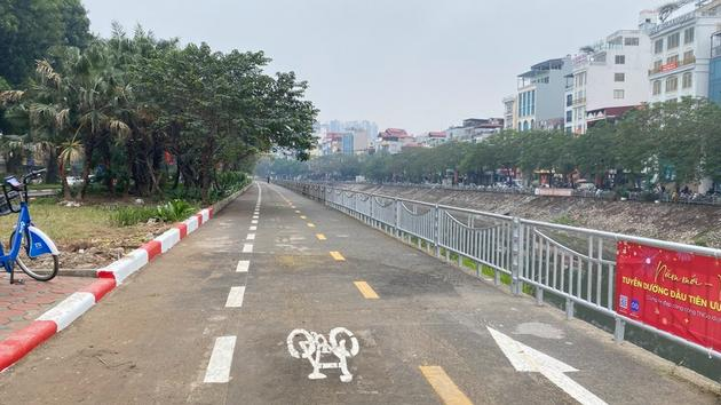 Đường ưu tiên xe đạp vắng vẻ sau một tháng thí điểm