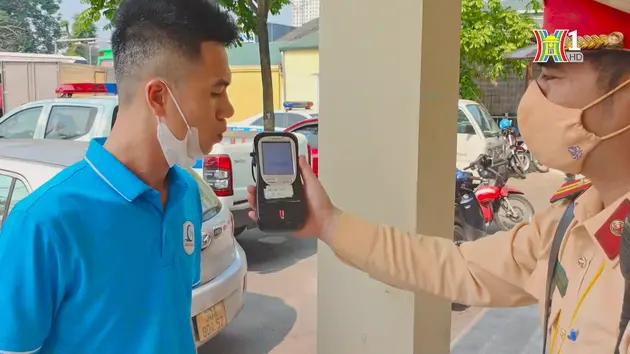 Kiểm tra đột xuất nồng độ cồn tại bến xe Giáp Bát
