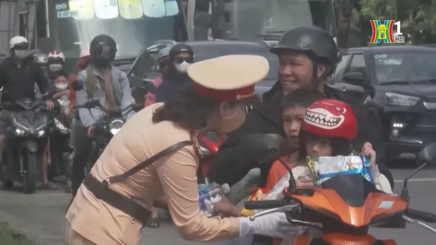 Hình ảnh đẹp của Cảnh sát giao thông dịp nghỉ lễ 30/4-1/5