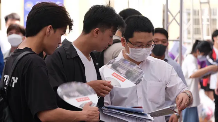 Chú trọng việc làm cho sinh viên sau tốt nghiệp