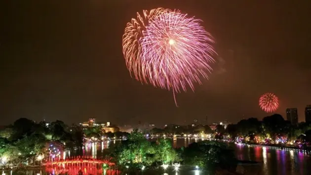 Hà Nội bắn pháo hoa cả Tết Dương lịch và Nguyên đán