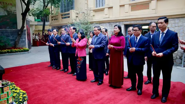 Bí thư Thành uỷ Hà Nội dâng hương tưởng niệm Tổng Bí thư Trần Phú