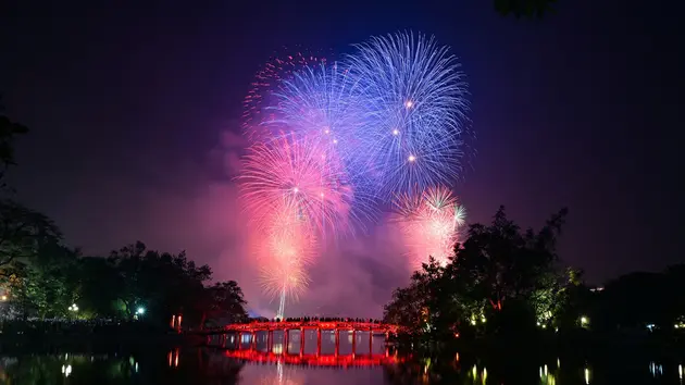 Chi tiết 30 điểm bắn pháo hoa Tết 2025 tại Hà Nội