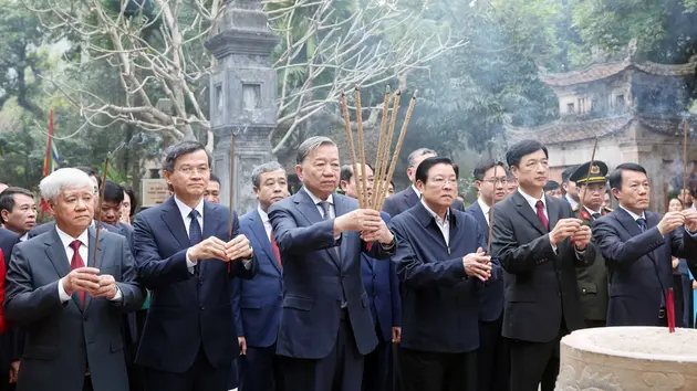 Tổng Bí thư Tô Lâm dâng hương tại cố đô Hoa Lư