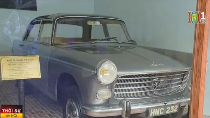  Kiều bào thăm lại bảo vật trong Phủ Chủ tịch