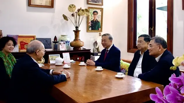 Tổng Bí thư Tô Lâm dâng hương tưởng niệm Thủ tướng Phạm Văn Đồng