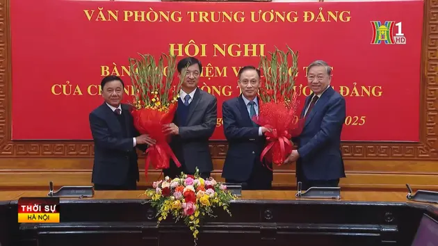 Bàn giao nhiệm vụ của Chánh Văn phòng Trung ương Đảng