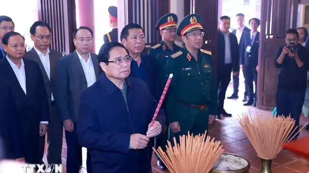 Thủ tướng dâng hương tưởng nhớ cố Thủ tướng Phạm Văn Đồng