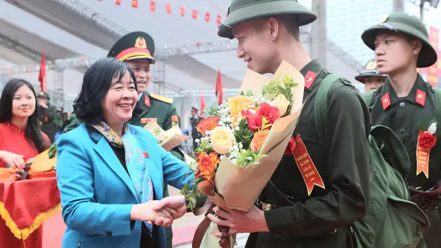 Bí thư Thành uỷ dự lễ giao quân tại quận Ba Đình