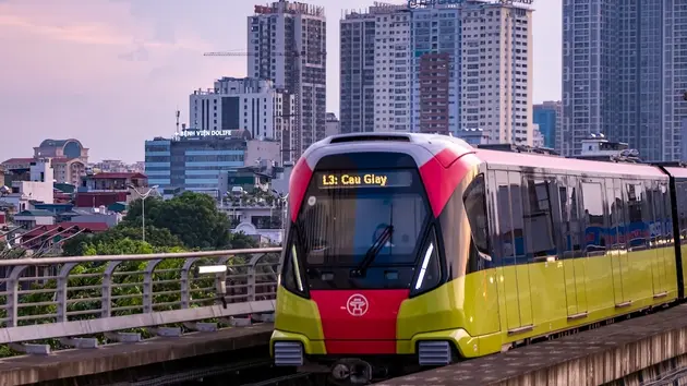 Metro Nhổn - Ga Hà Nội ngày càng đông khách