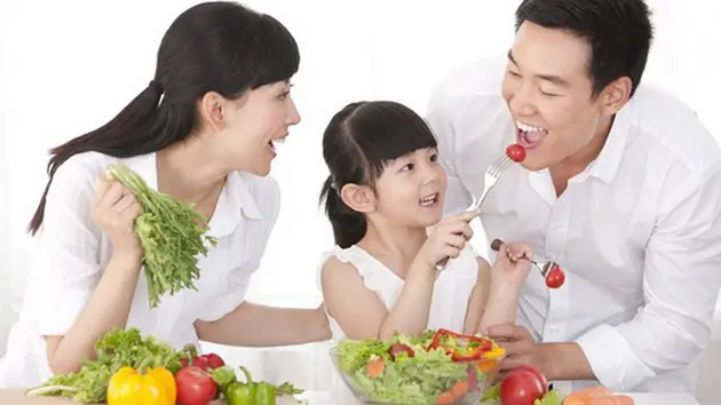 Giúp người trẻ xây dựng thói quen ăn uống lành mạnh