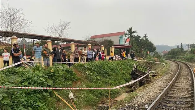 Lái xe công nông bị tàu hỏa đâm tử vong