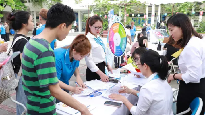 Ngày hội tư vấn hướng nghiệp cho học sinh khối 12