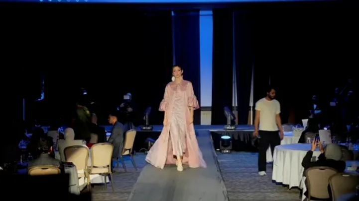 Bộ sưu tập thời trang giao thoa văn hoá Iraq - Anh