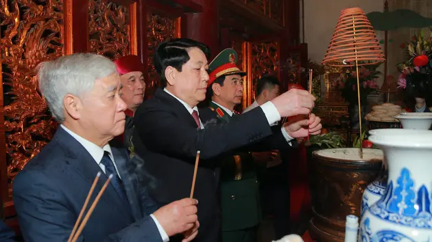 Chủ tịch nước Lương Cường dâng hương Giỗ Tổ Hùng Vương