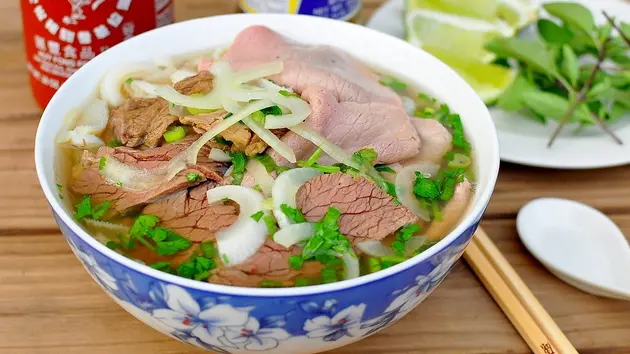 Cùng vẽ 'bản đồ phở Việt' trên thế giới | Người Việt 5 châu | 06/04/2024