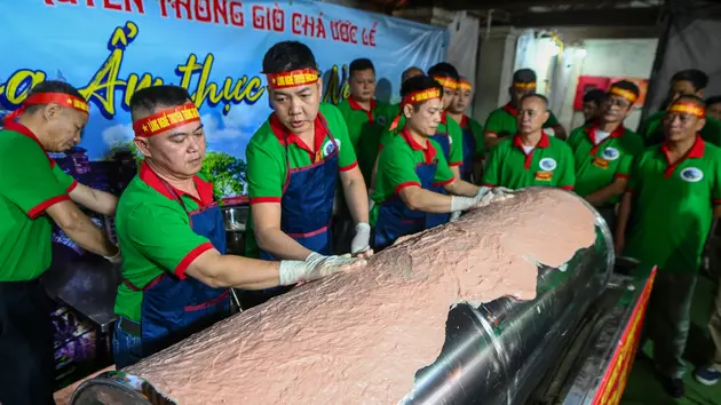 Giữ lửa nghề ở làng giò chả 500 tuổi 