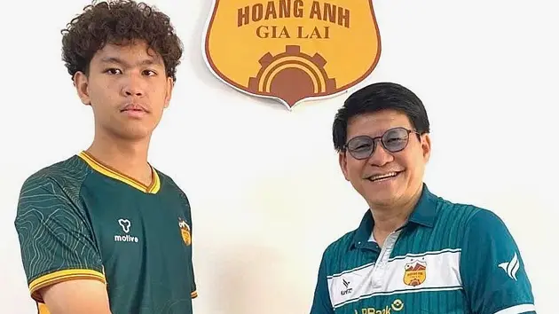 Bầu Đức cấp tốc chiêu mộ cầu thủ Việt kiều Thái