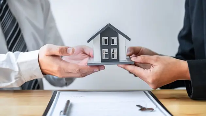 Giá nhà vượt xa thu nhập, cách nào để mua?