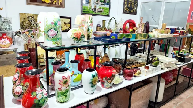 Nâng cao giá trị kinh tế làng nghề sơn mài Hạ Thái | Nông nghiệp Nông thôn | 24/04/2025