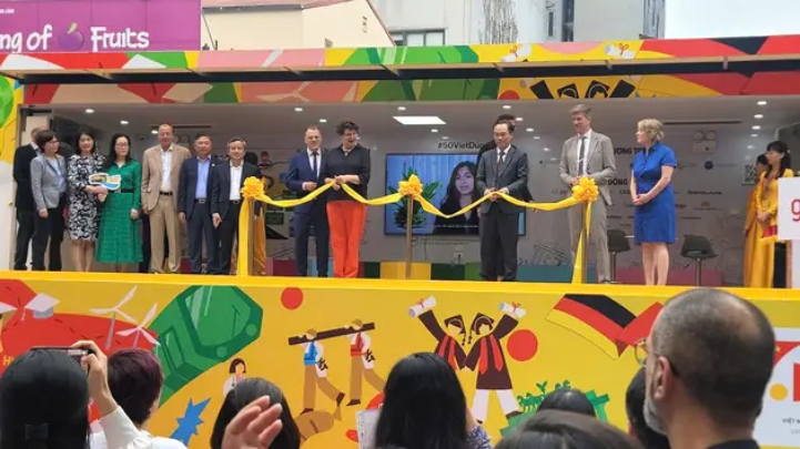 Khởi động dự án 'Chuyến xe Hướng nghiệp Đức'