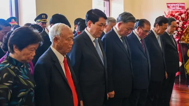 Tổng Bí thư Tô Lâm dâng hương tưởng nhớ Chủ tịch Hồ Chí Minh