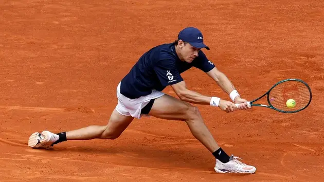Alex De Minaur nhẹ nhàng tiến vào vòng 4 Madrid mở rộng