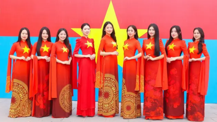 Lan tỏa tinh thần Việt Nam thông qua áo dài