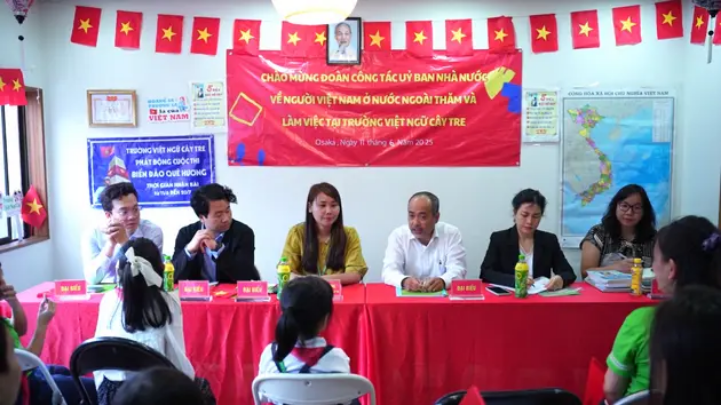 Gìn giữ tiếng mẹ đẻ, phát triển văn hóa Việt Nam 